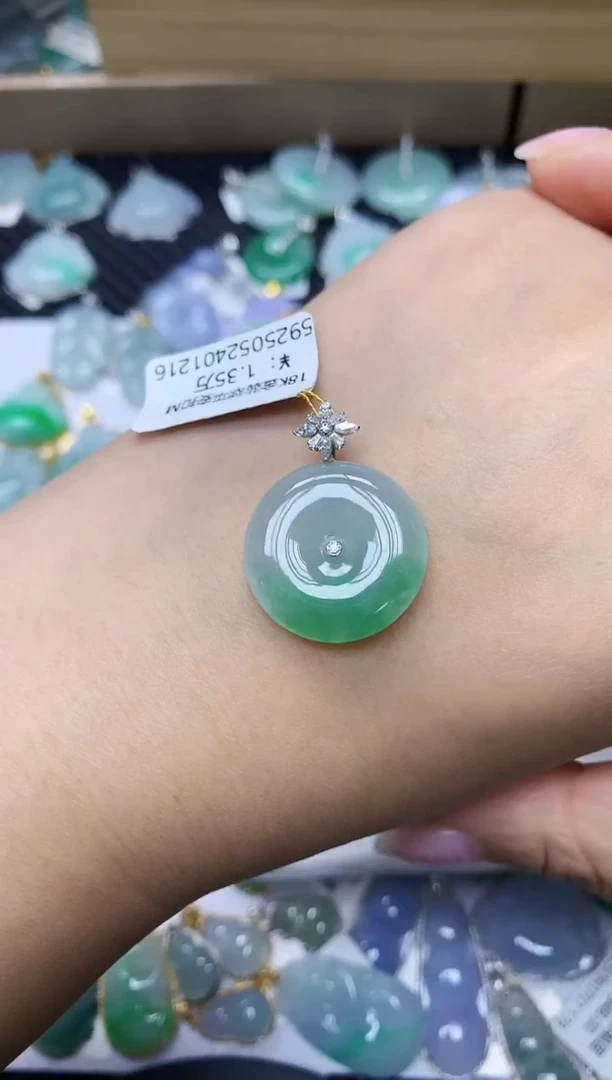 颈饰18K金镶嵌翡翠111