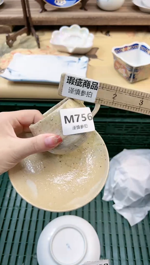 瓷片J****爪        756
