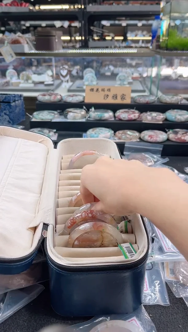 未镶嵌手镯石英质玉六*六圈口（赠品镯心）