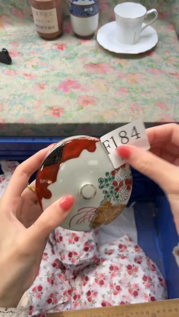 瓷片四***。       F184