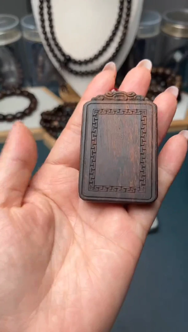 【闪购商品】沉香木吊坠白奇楠雕件