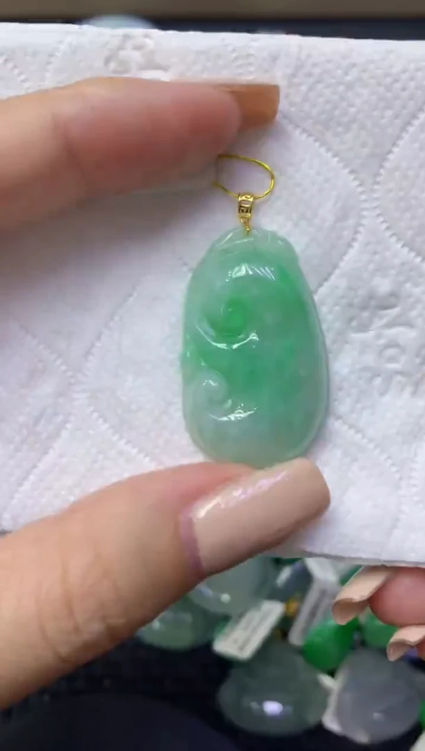 颈饰18K金镶嵌翡翠天然缅甸翡翠A货
