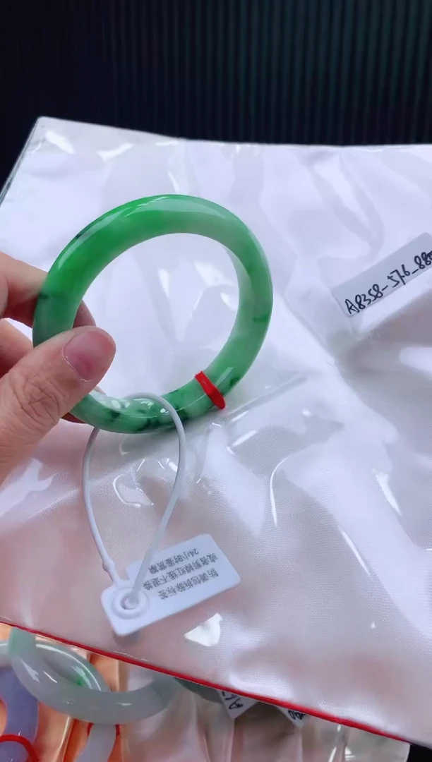 未镶嵌手镯翡翠57+