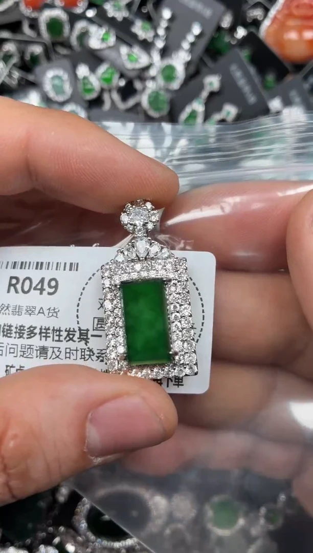 颈饰未镶嵌翡翠R049吊坠