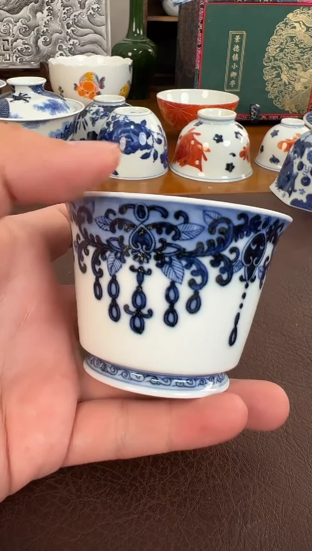 照夜白青花璎珞纹主人杯