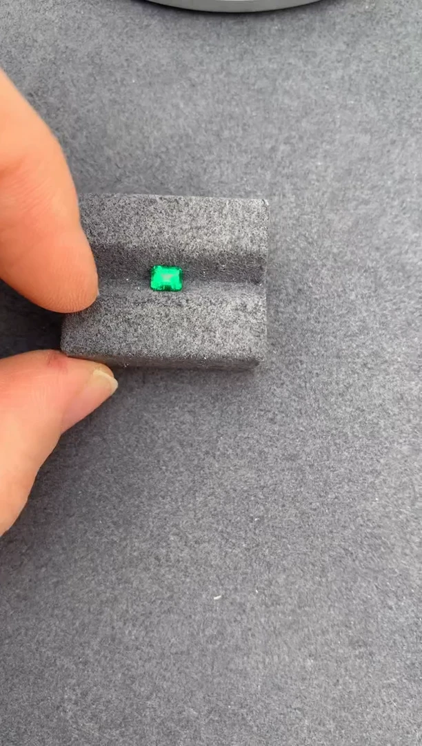 【闪购商品】祖母绿裸石未镶嵌30分 祖母绿