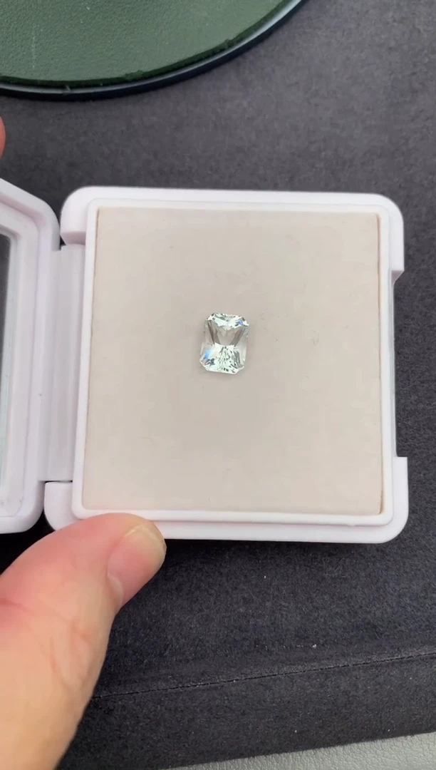 绿柱石裸石2ct白海蓝  BH  定制