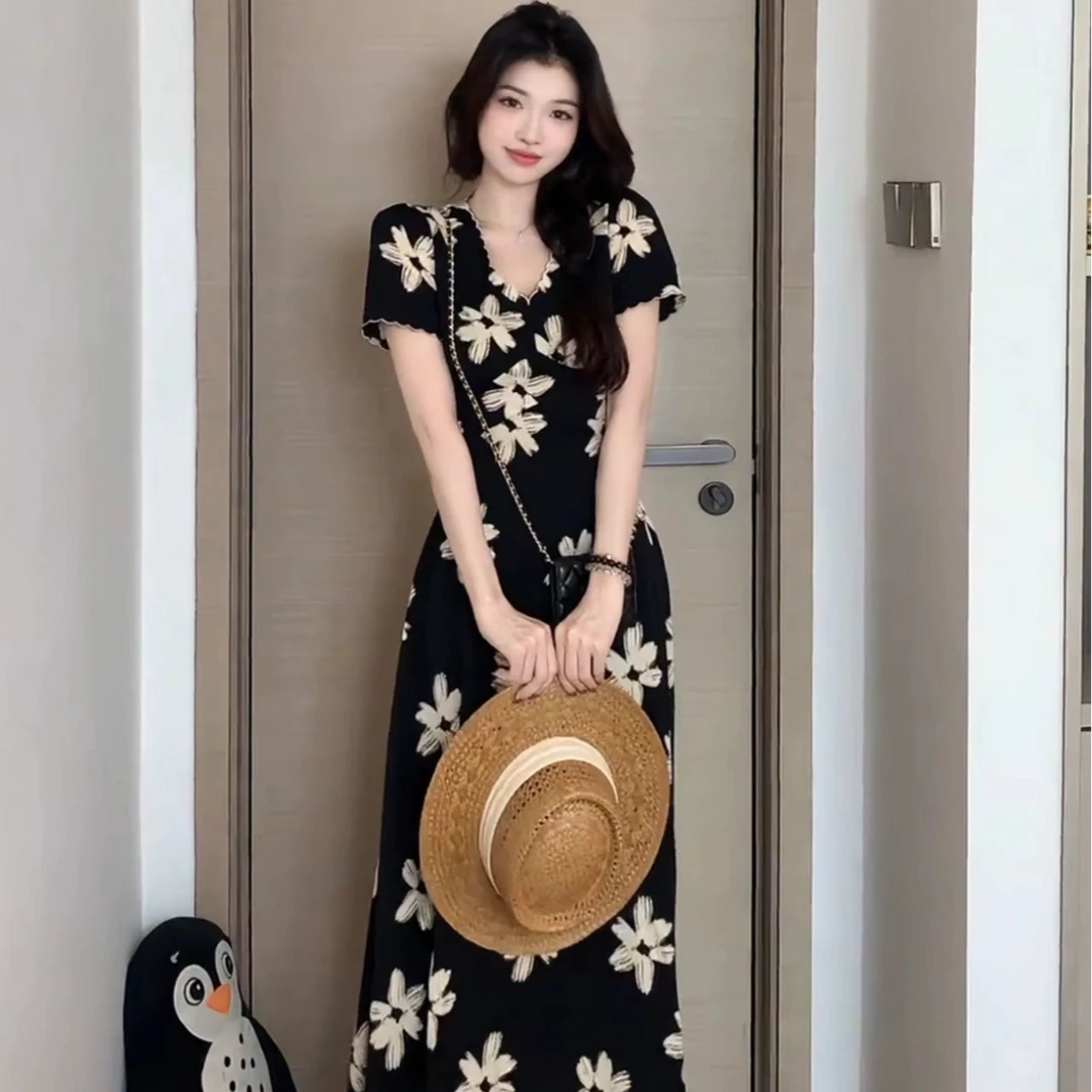 大码胖mm法式V领碎花黑色连衣裙女夏季新款收腰显瘦短袖a字裙1926