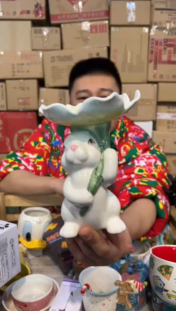 【闪购商品】杯原盒兔子拿花摆件
