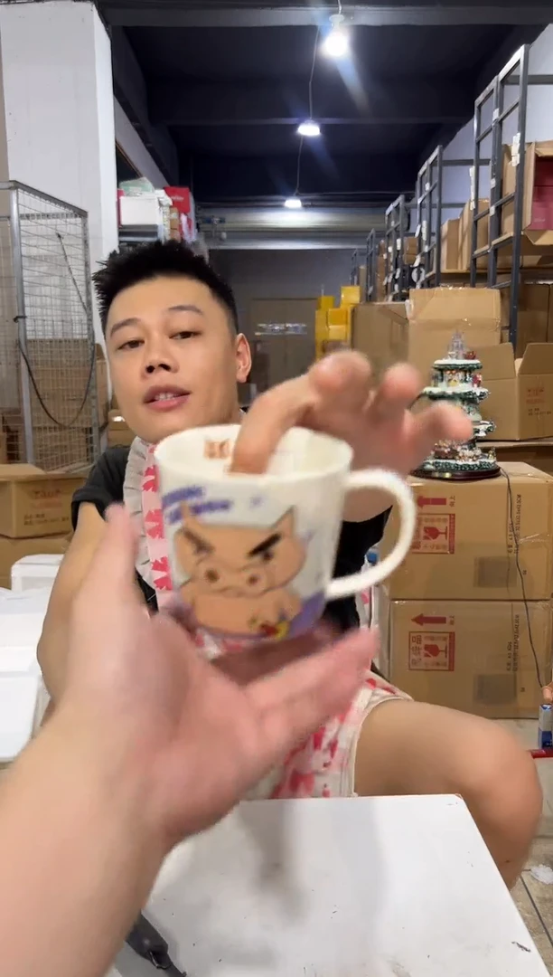 瓷片肥嘟嘟左卫门刻度马克杯