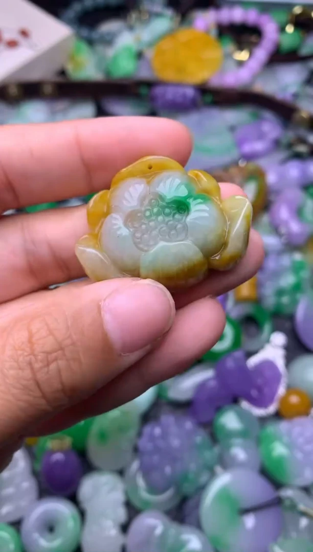 颈饰未镶嵌翡翠缅甸翡翠吊坠
