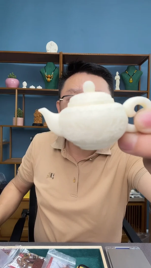 未镶嵌琥珀裸石（有瑕介意勿拍）