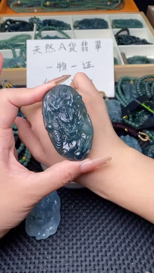 翡翠未镶嵌颈饰