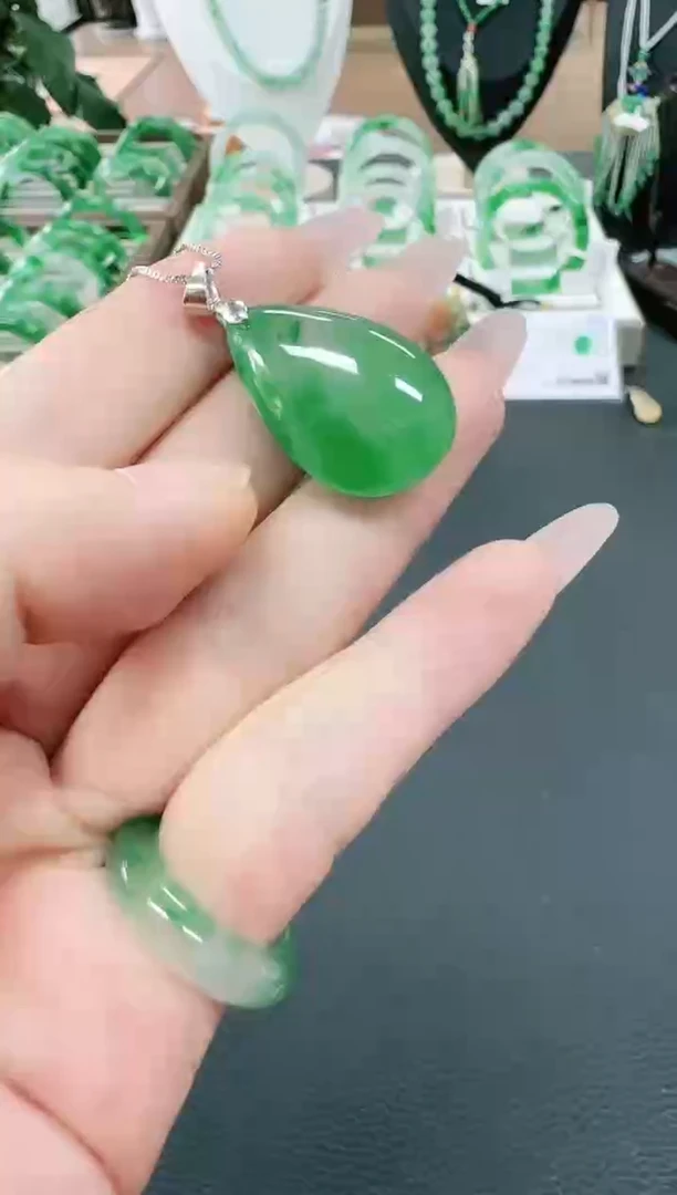 未镶嵌1石英质玉（非洲翠）/3131