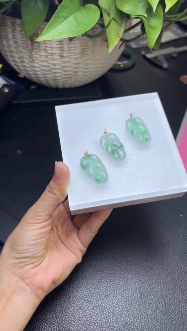 翡翠挂件18K金镶嵌多样性发一件CZAG2774-BX1