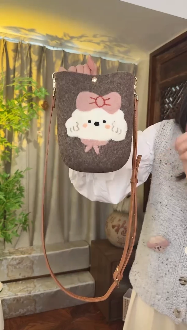 羊毛非遗纯手工包  手机包小狗