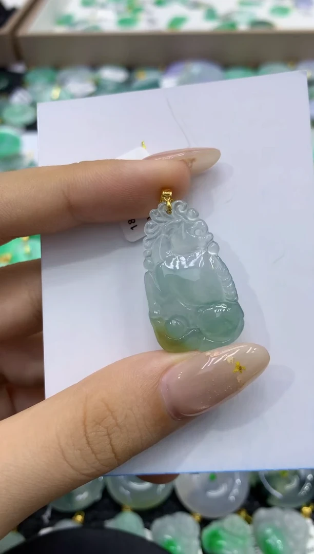 颈饰18K金镶嵌翡翠天然缅甸翡翠A货