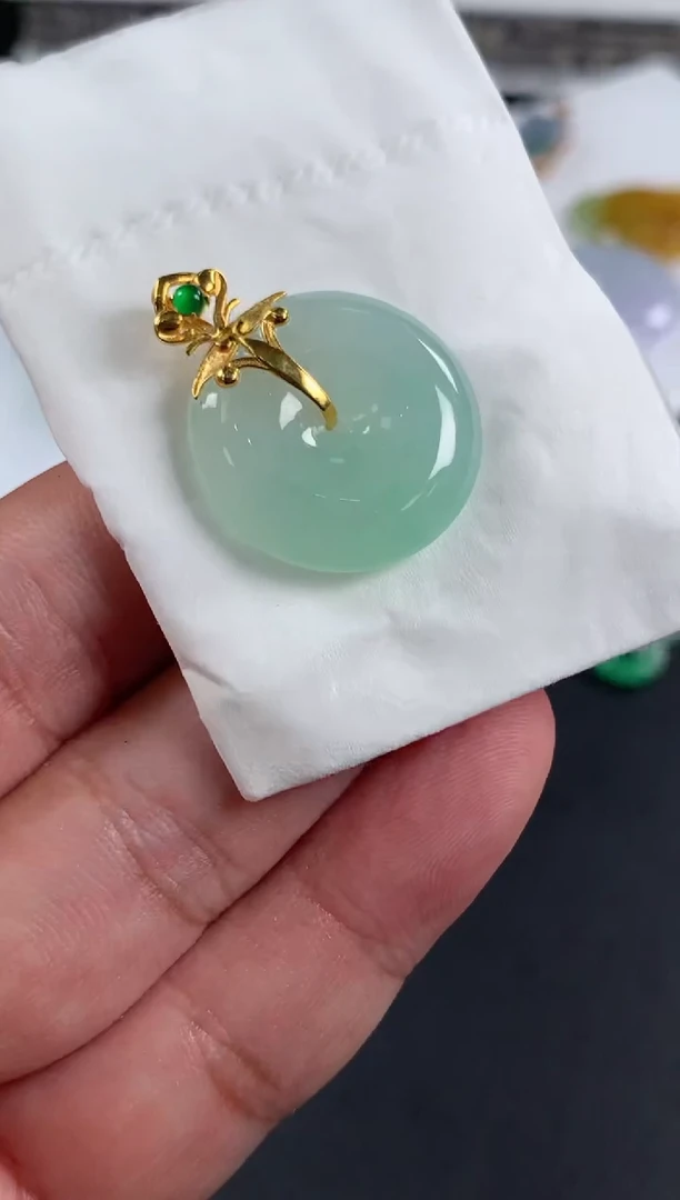 颈饰18K金镶嵌翡翠华****堂翡翠