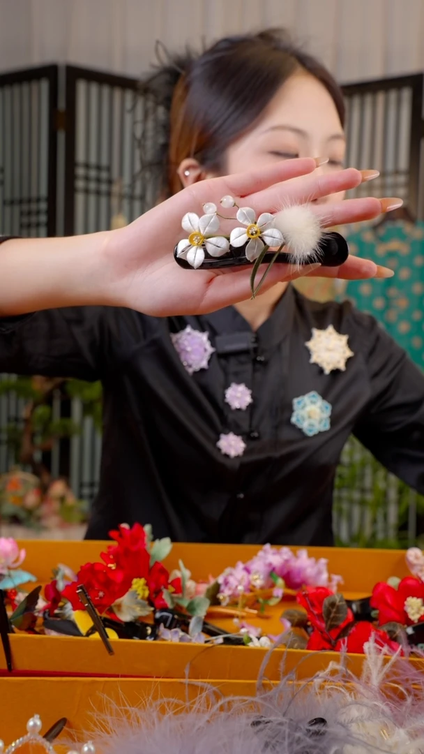 刺绣我***鸭非遗苏绣绒花手工饰品