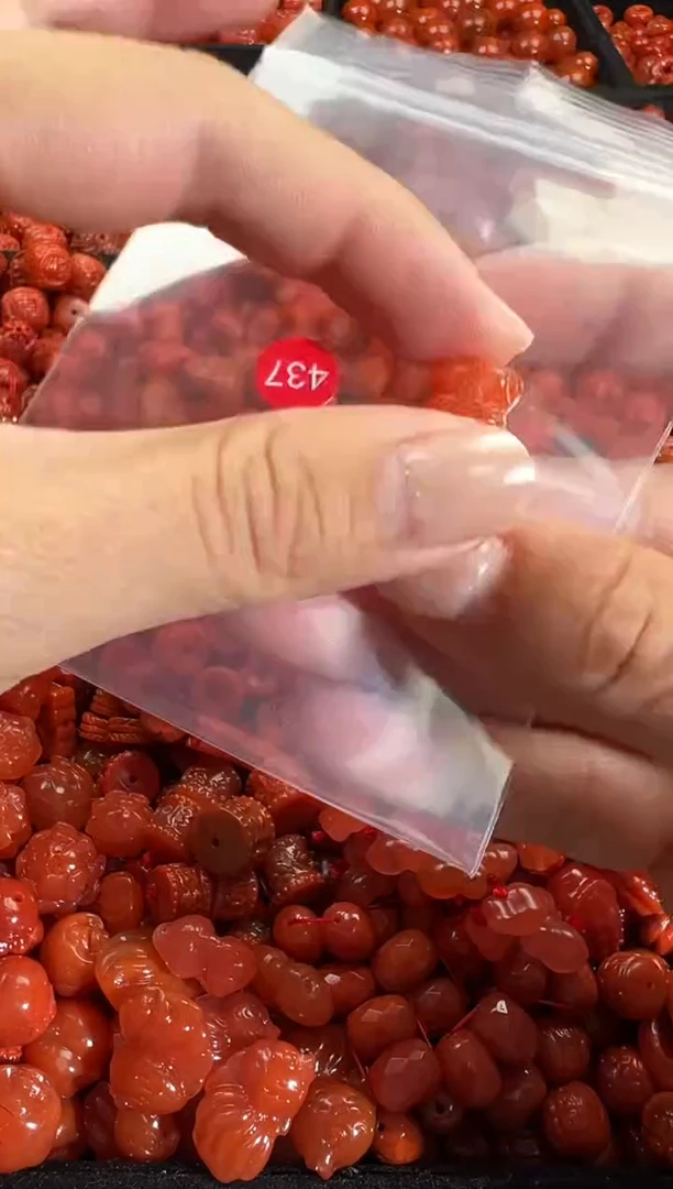 颈饰未镶嵌南红玛瑙1