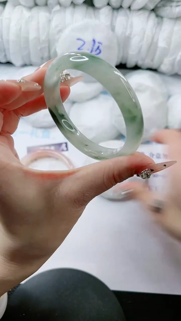 【闪购商品】石英质玉手镯未镶嵌多样性发货L353