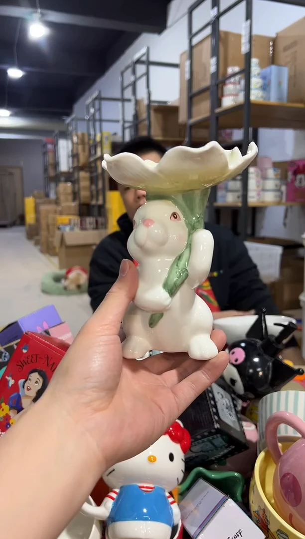 【闪购商品】杯原盒兔子拿花摆件