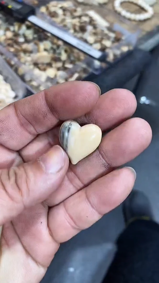 泥塑心型把件摆件