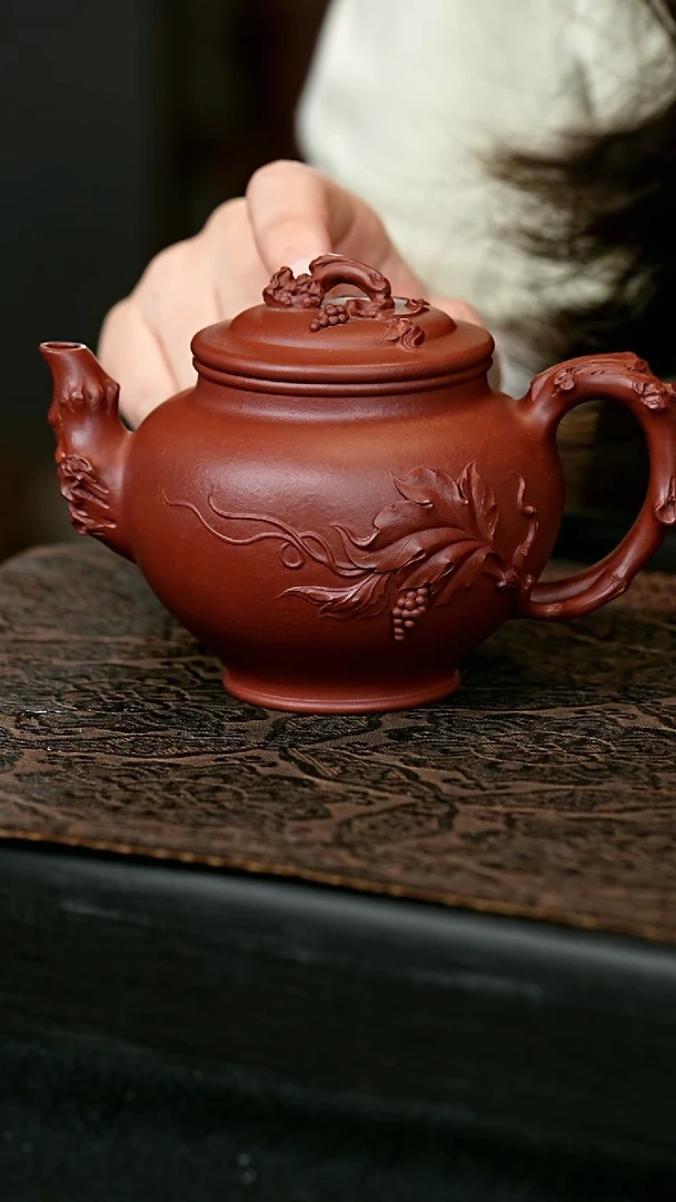 茶壶紫砂全手葡萄报春壶 一物见春