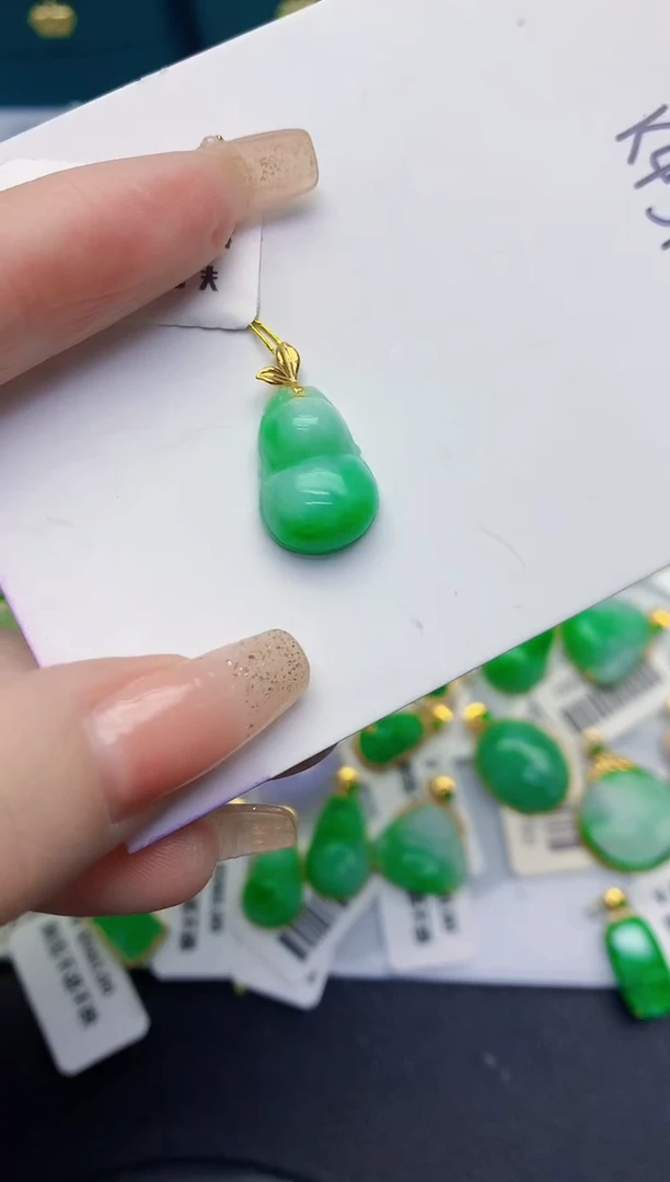 颈饰18K金镶嵌翡翠缅甸天然翡翠A货