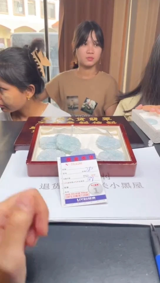 定制翡翠未镶嵌未抛光毛货多样性发其一拍一发一4286