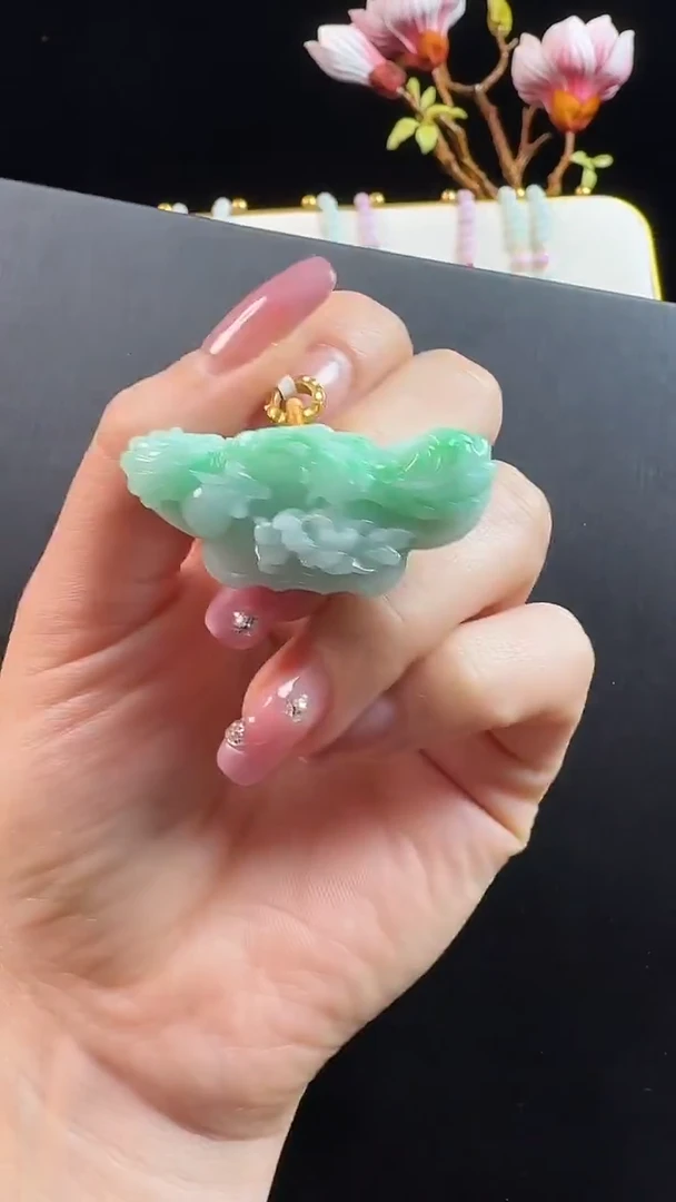 颈饰未镶嵌翡翠凤穿牡丹