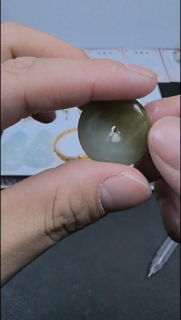 颈饰未镶嵌翡翠平安扣
