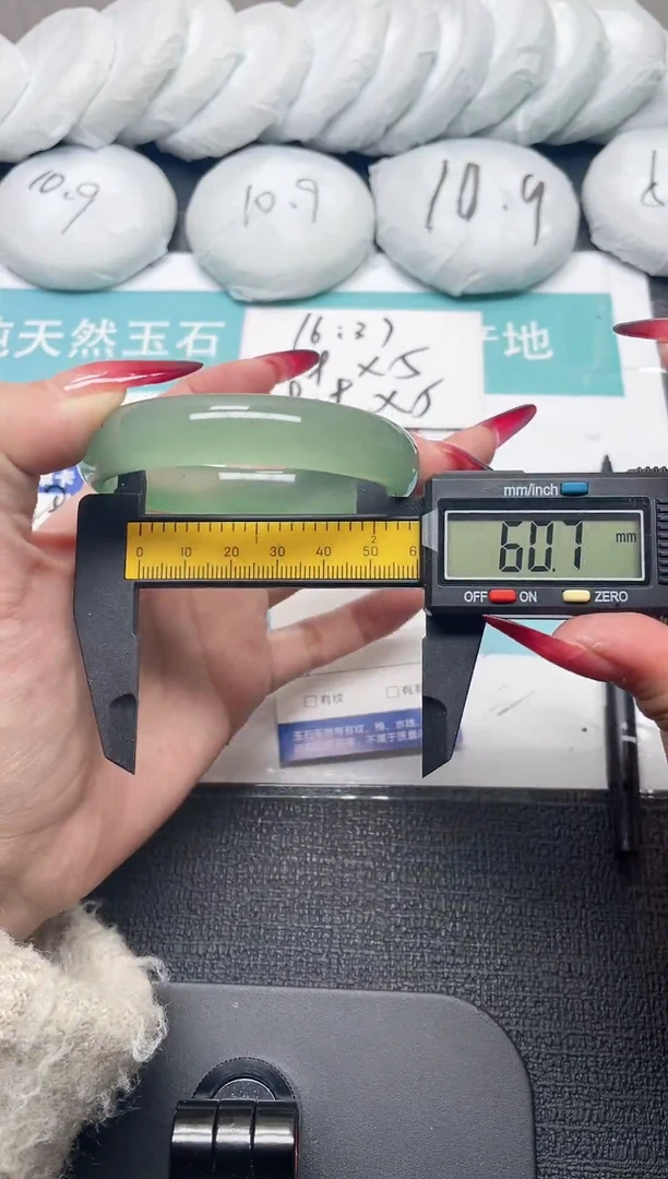 未镶嵌手镯石英质玉235-60