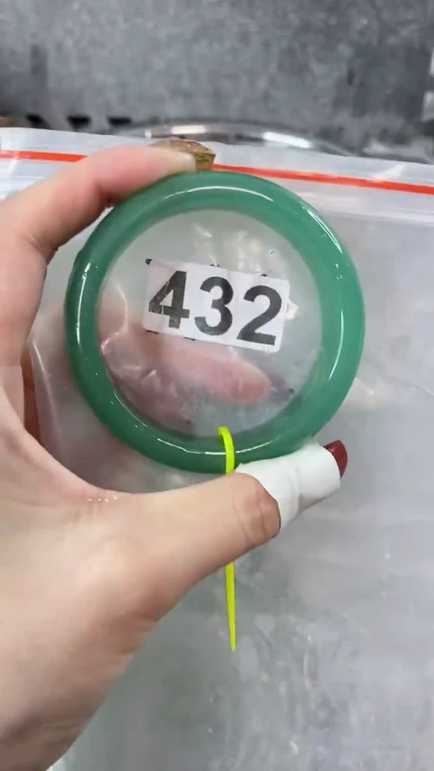 【闪购商品】石英质玉手镯未镶嵌5960+432