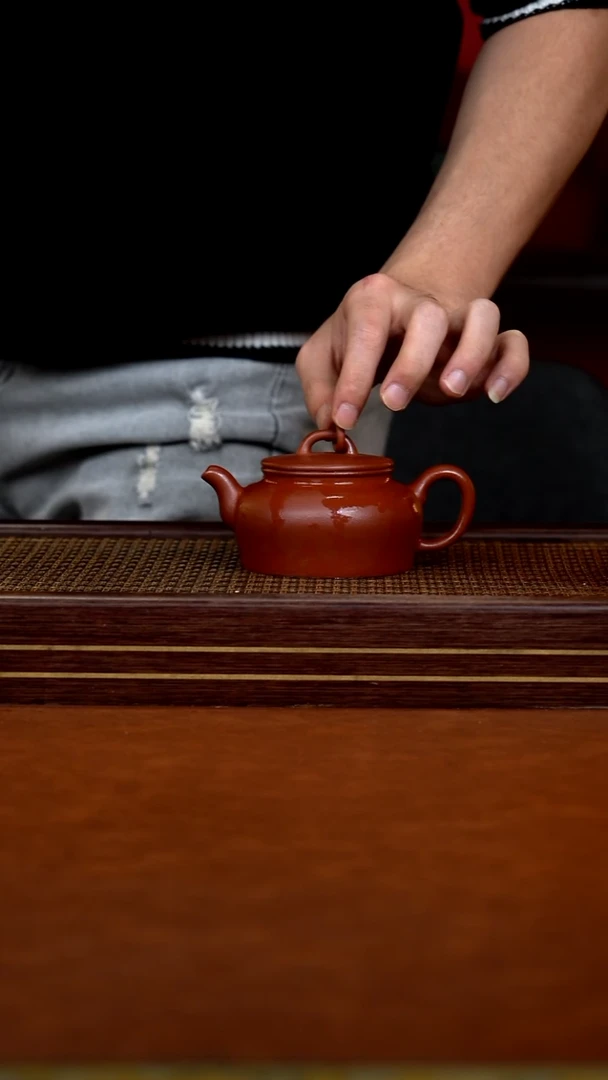 茶壶紫砂  ZQ   老朱泥     单圈玉环     220cc     全手工