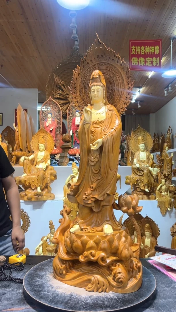 香樟木木雕款自在观音像