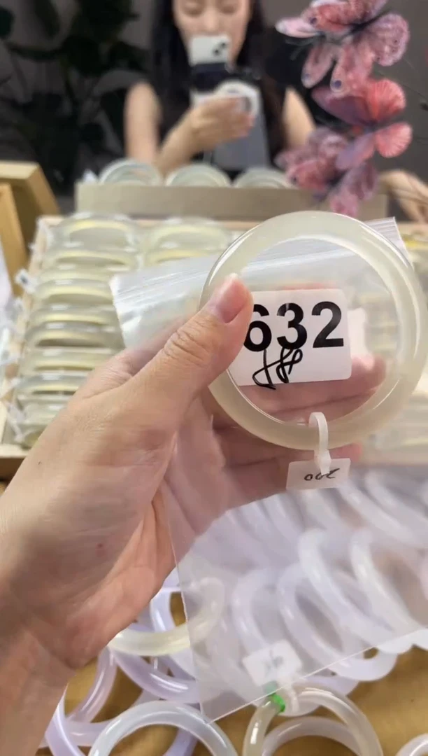 玛瑙/玉髓手镯未镶嵌632