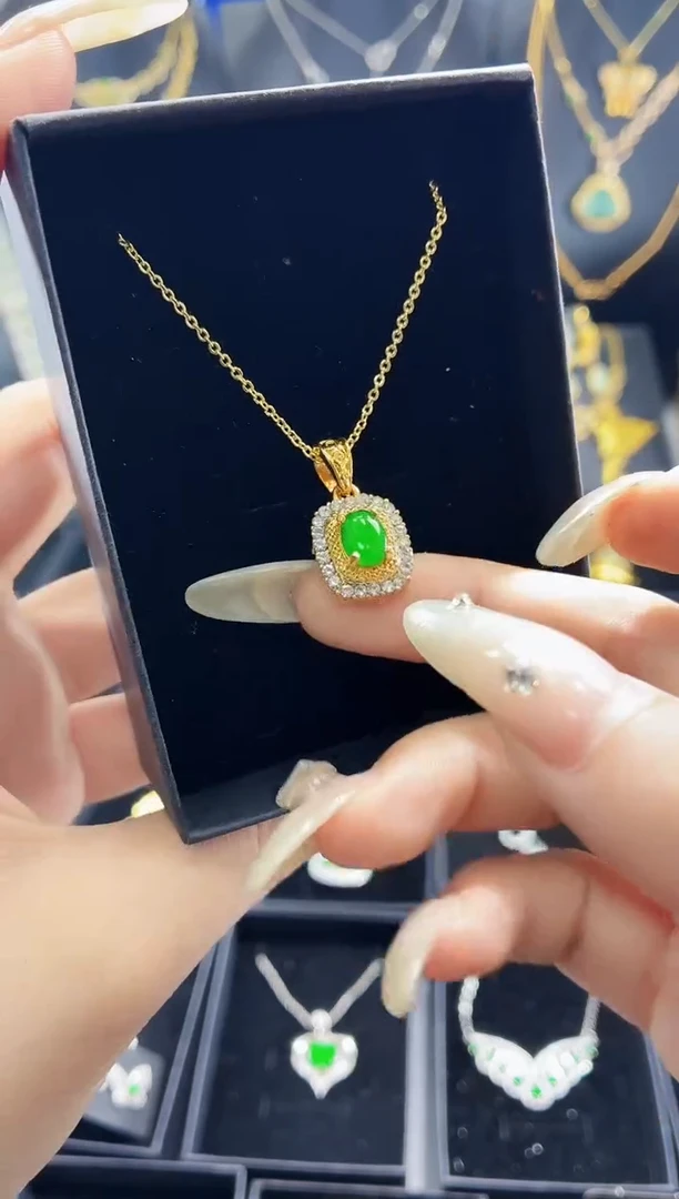 翡翠未镶嵌颈饰吊坠（不含链）