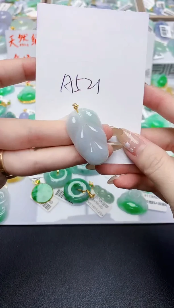 翡翠18K金镶嵌颈饰天然缅甸A货翡翠