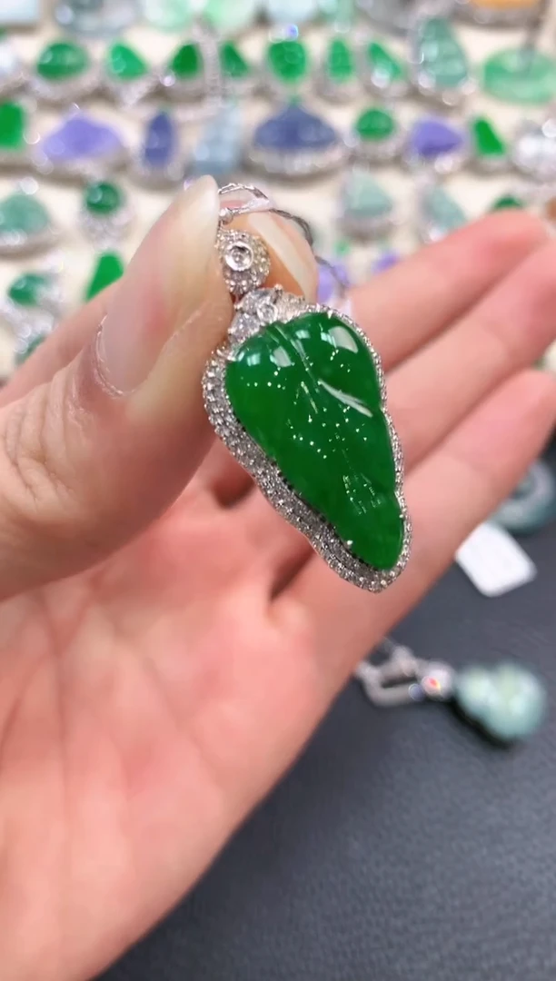 【闪购商品】翡翠吊坠(不含链)18K金镶嵌m9