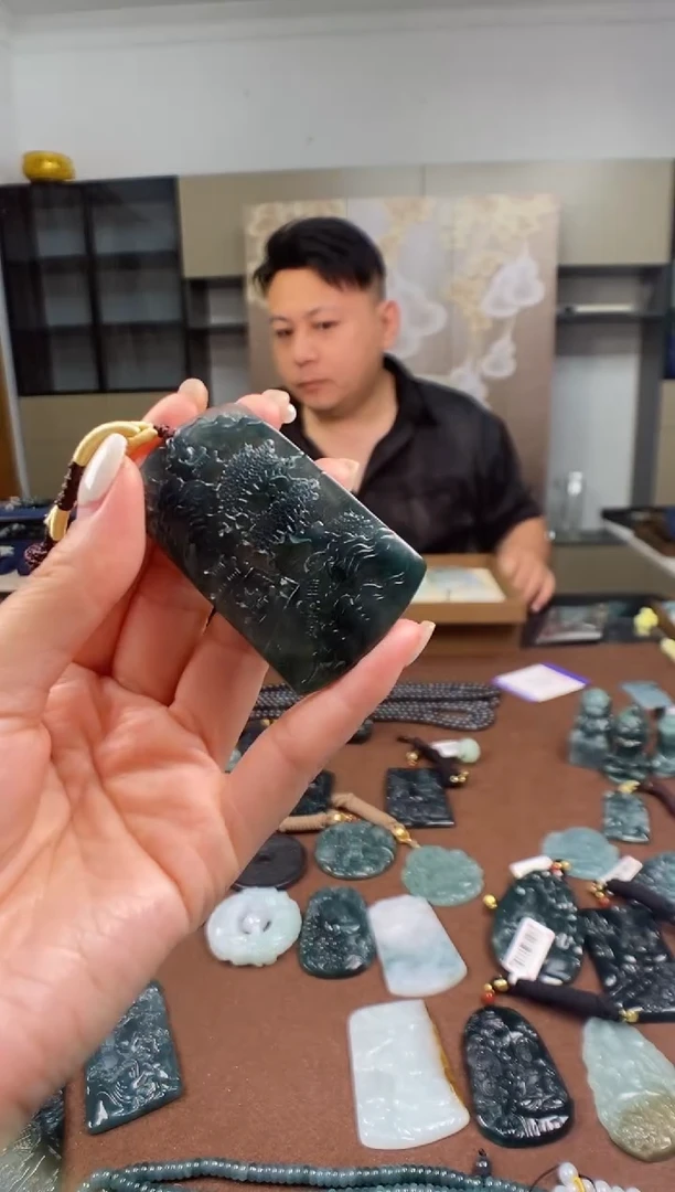 颈饰未镶嵌翡翠 多样性发其一