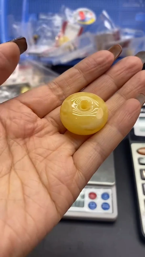 琥珀未镶嵌珠宝奇石1084