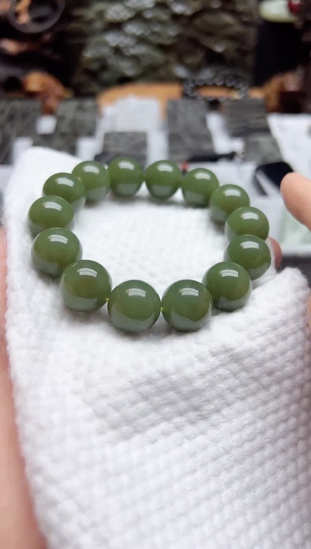 未镶嵌手链和田玉卡16精品沙枣青橄榄绿手串