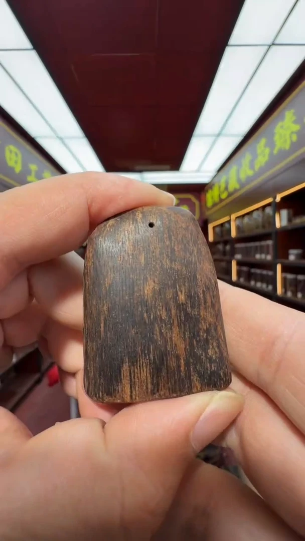 沉香吊坠多样性发一  香港