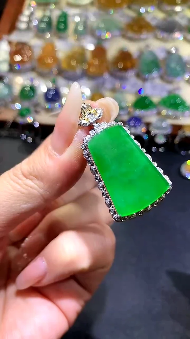 【闪购商品】翡翠吊坠(不含链)18K金镶嵌260-无事牌