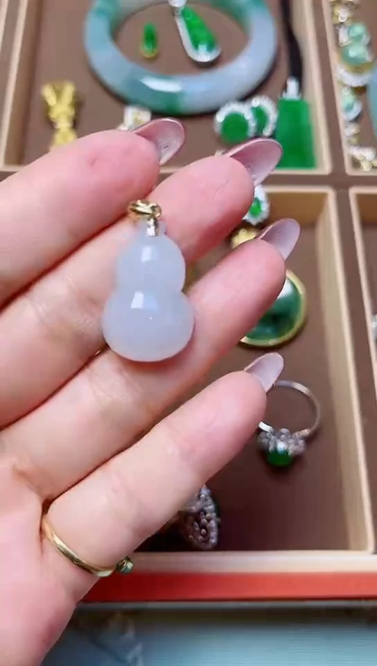 翡翠18K金镶嵌吊坠(不含链)吊坠(不含链)