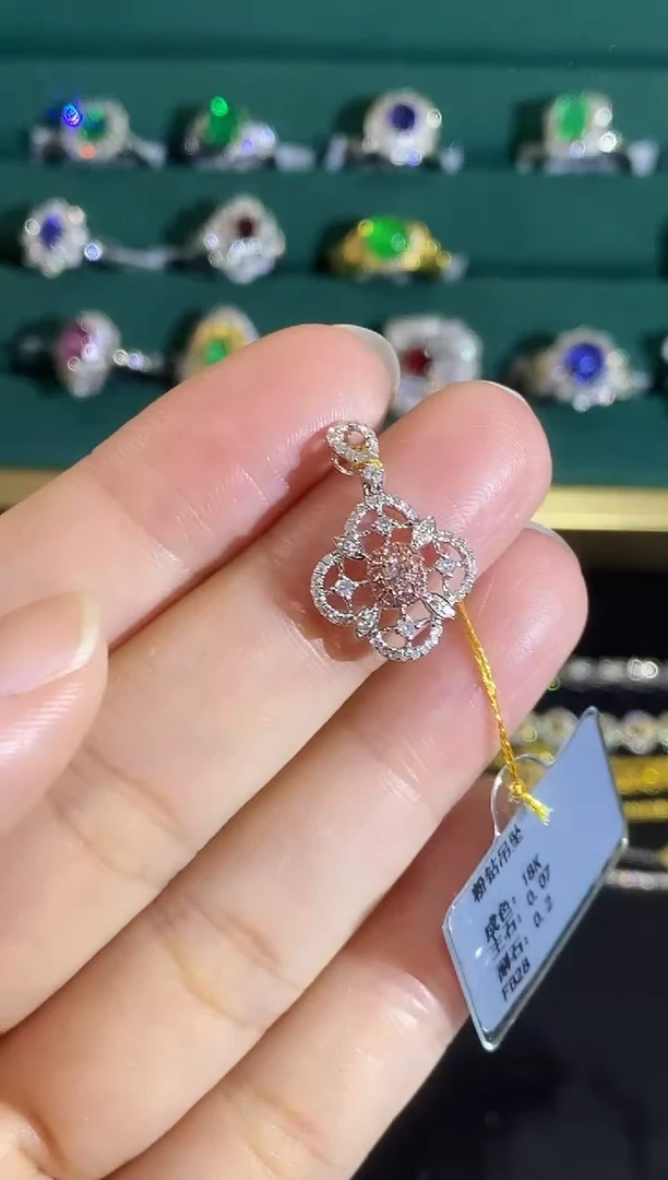 18K金镶嵌吊坠钻石12