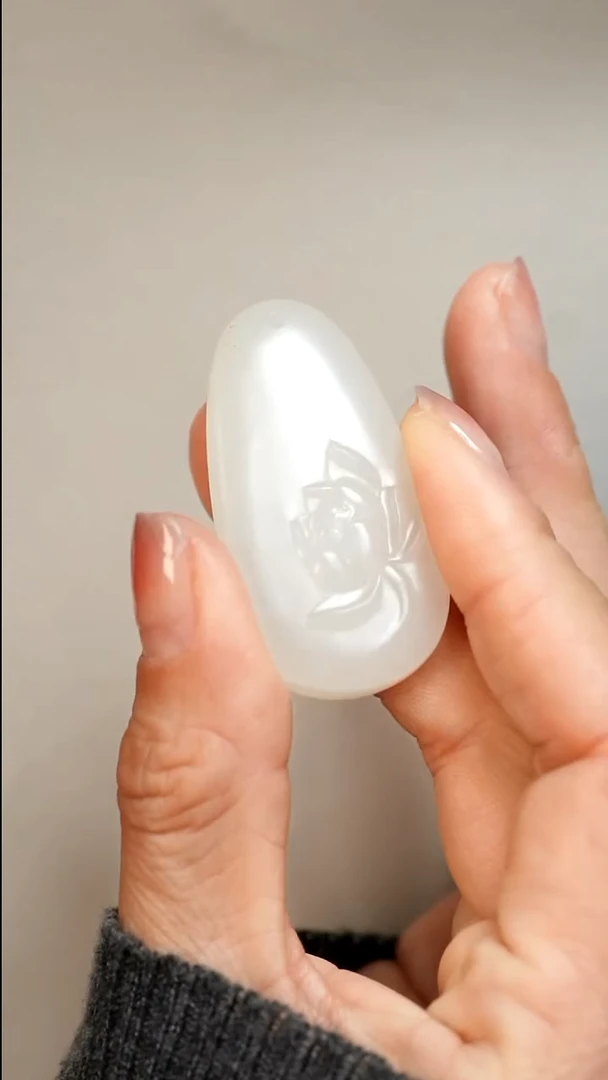 未镶嵌和田玉挂件荷花牌