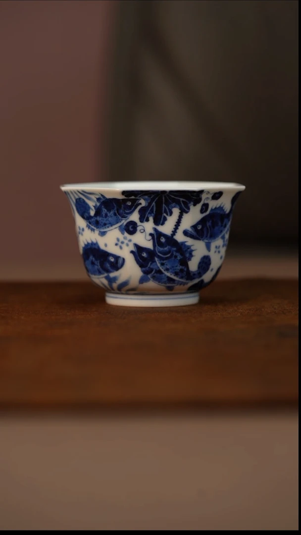 瓷又见春风鱼藻纹八方杯