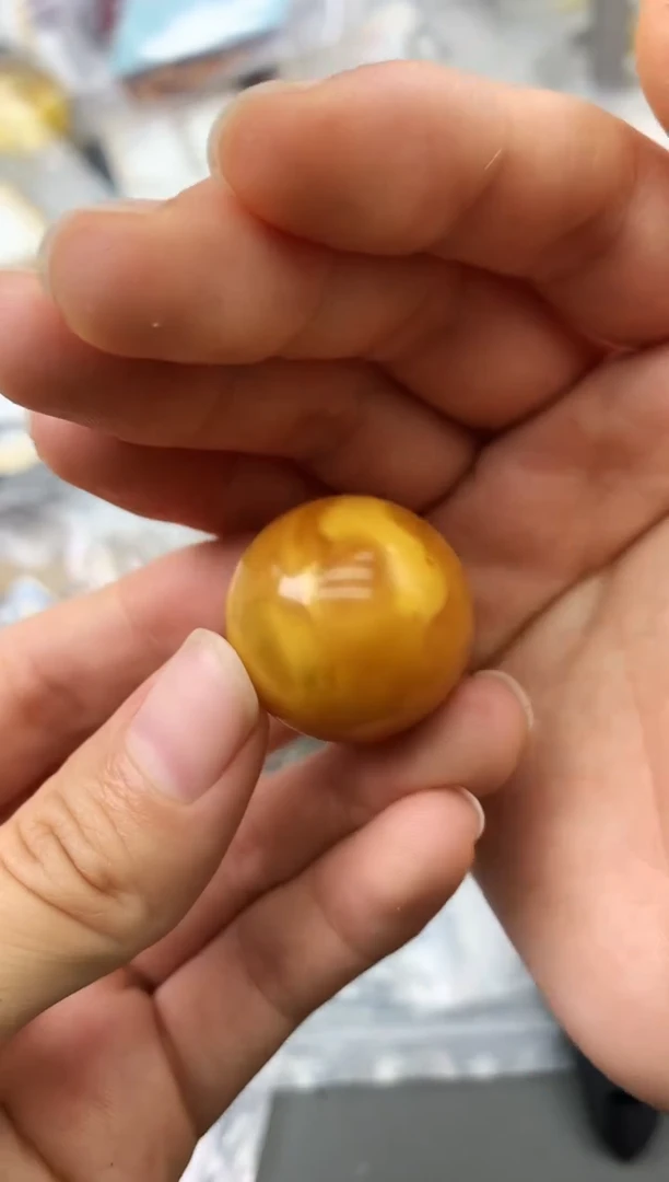 未镶嵌琥珀珠宝奇石130